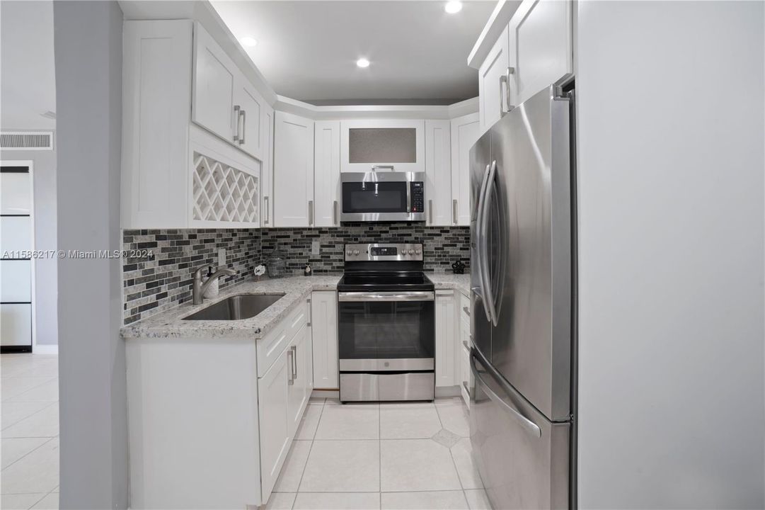 Active With Contract: $128,000 (0 beds, 1 baths, 475 Square Feet)