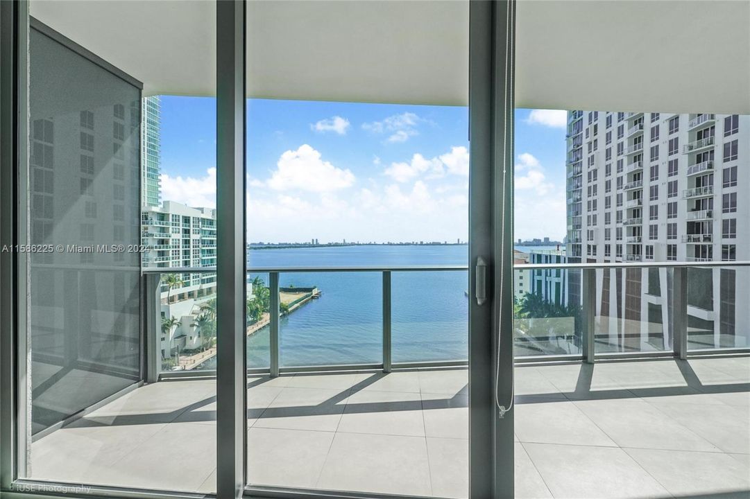 For Sale: $899,000 (2 beds, 2 baths, 1073 Square Feet)