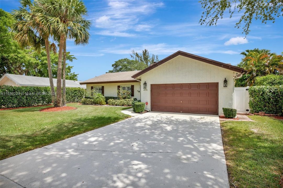 For Sale: $650,000 (4 beds, 2 baths, 1585 Square Feet)