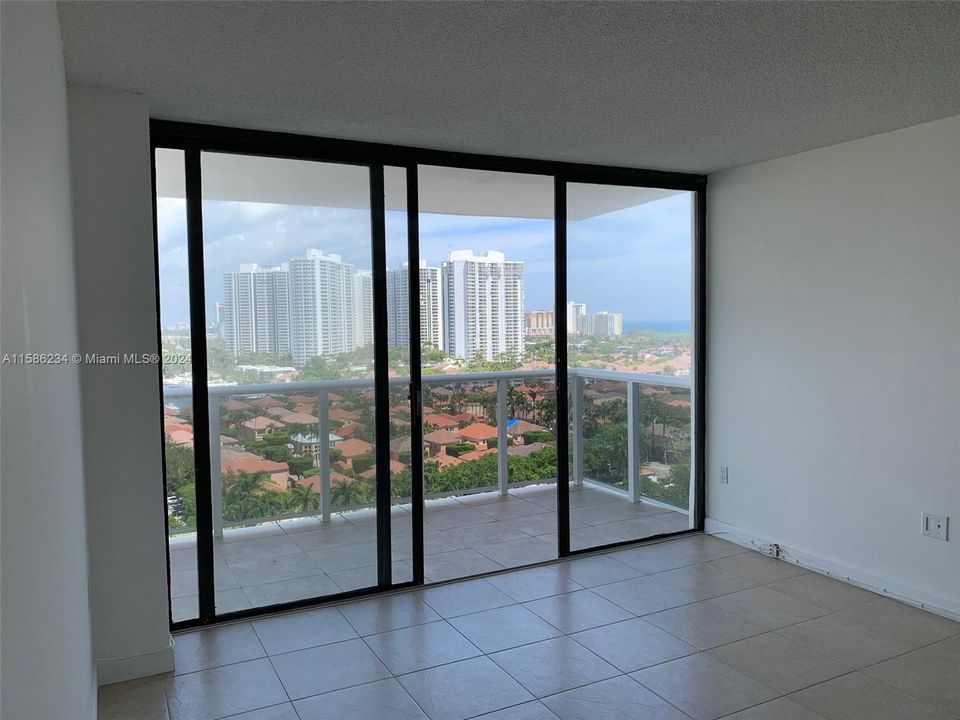 Active With Contract: $2,600 (2 beds, 2 baths, 1079 Square Feet)