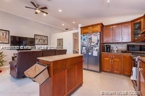 Active With Contract: $4,000 (4 beds, 2 baths, 1590 Square Feet)