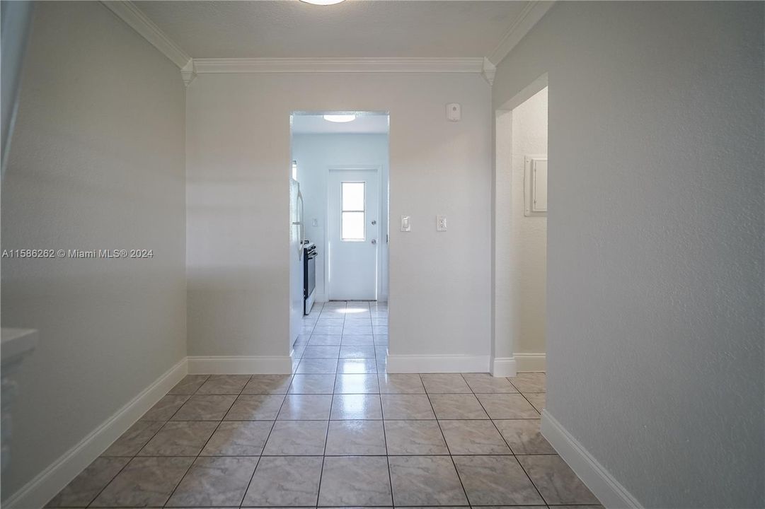 Recently Rented: $1,575 (0 beds, 1 baths, 550 Square Feet)