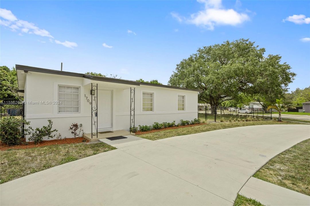 Recently Sold: $399,000 (3 beds, 2 baths, 1118 Square Feet)