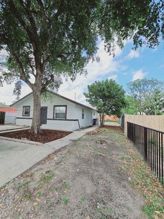 Recently Rented: $3,600 (4 beds, 2 baths, 1188 Square Feet)