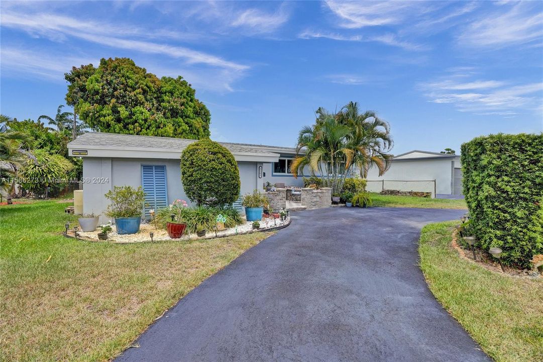 Active With Contract: $498,500 (3 beds, 2 baths, 1970 Square Feet)