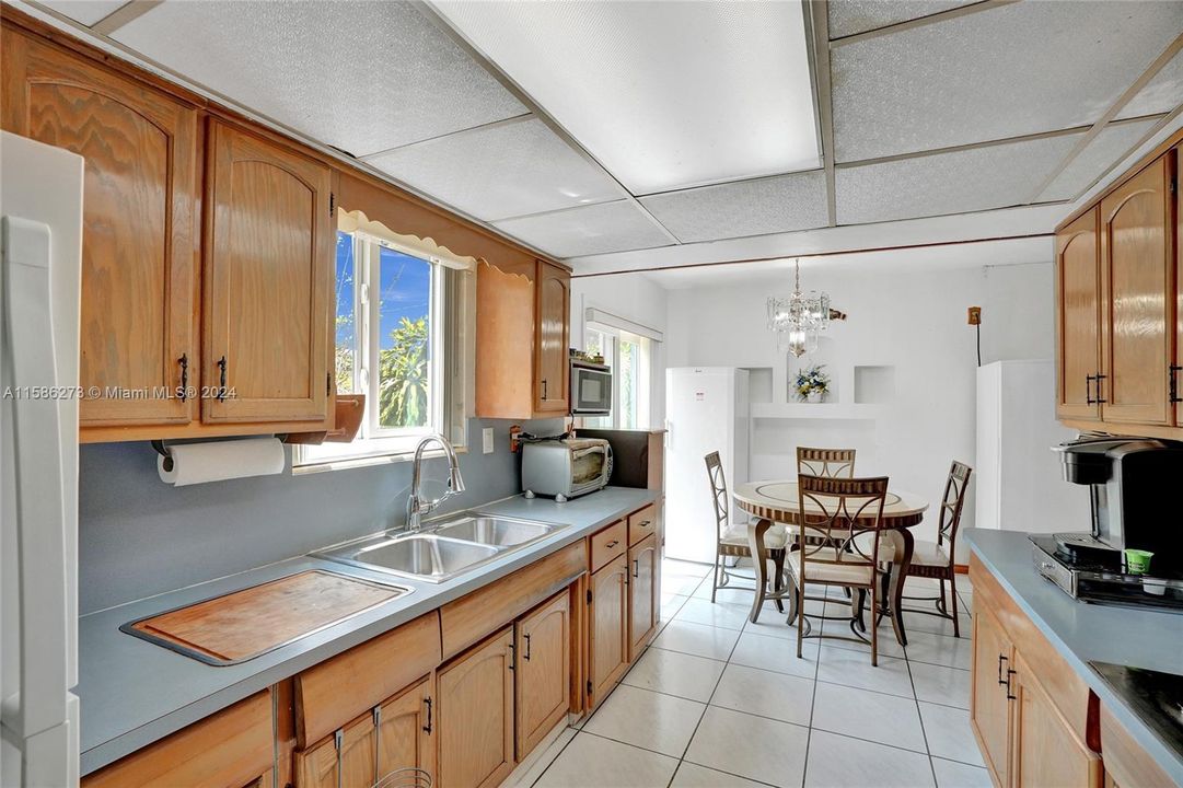 Active With Contract: $498,500 (3 beds, 2 baths, 1970 Square Feet)