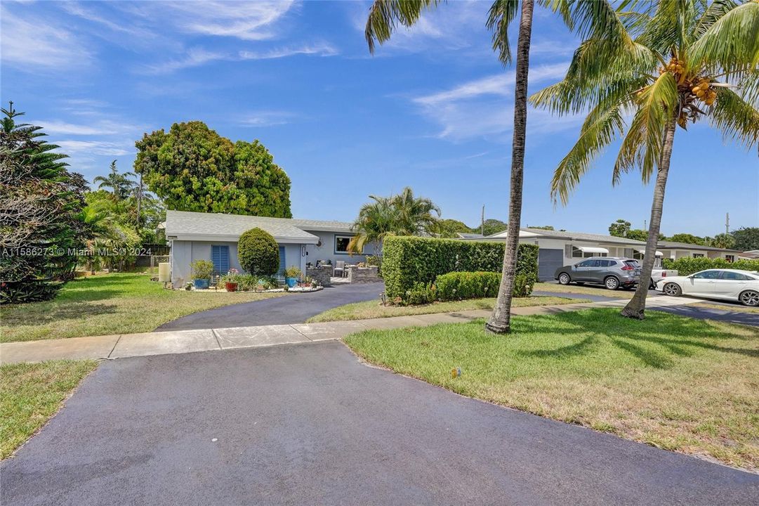 Active With Contract: $498,500 (3 beds, 2 baths, 1970 Square Feet)