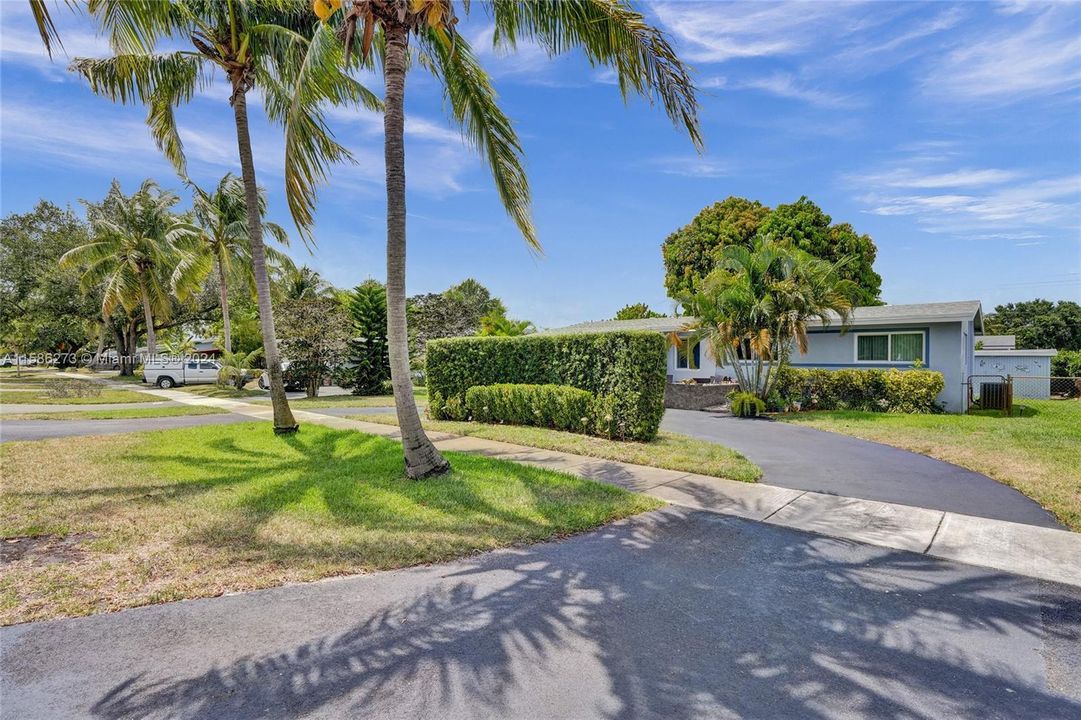 Active With Contract: $498,500 (3 beds, 2 baths, 1970 Square Feet)