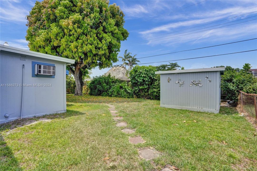 Active With Contract: $498,500 (3 beds, 2 baths, 1970 Square Feet)