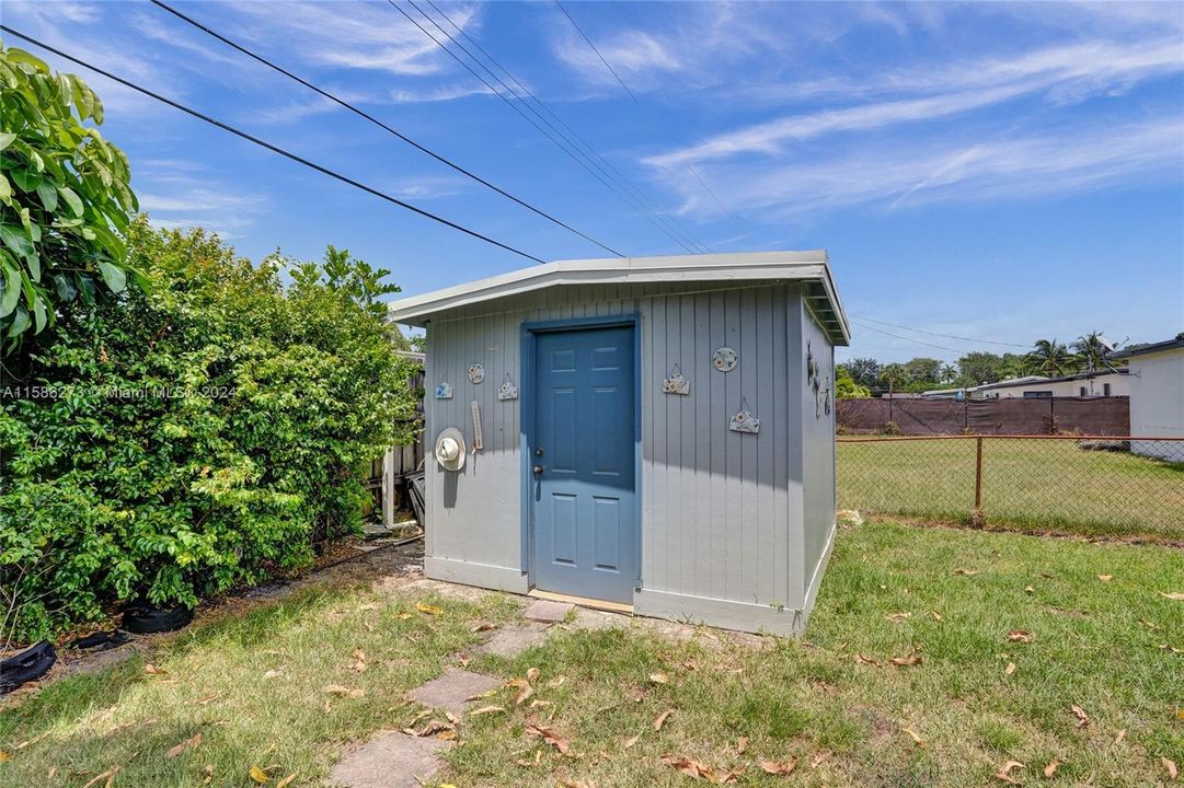 Active With Contract: $498,500 (3 beds, 2 baths, 1970 Square Feet)