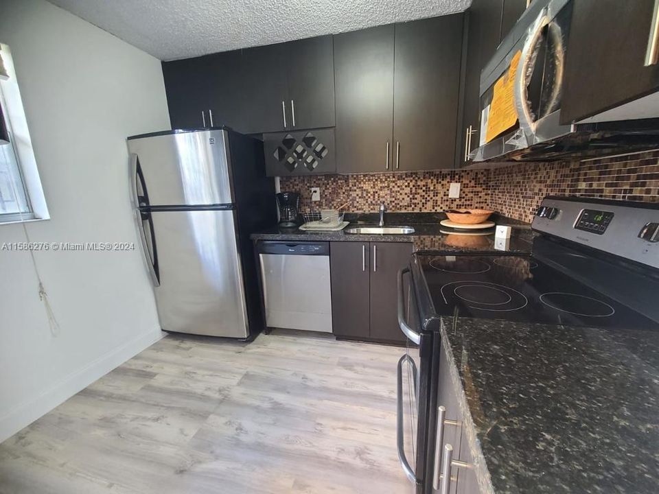 For Rent: $2,250 (1 beds, 1 baths, 665 Square Feet)