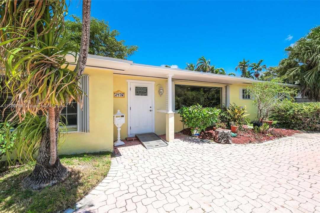 Recently Sold: $1,065,000 (3 beds, 2 baths, 2382 Square Feet)