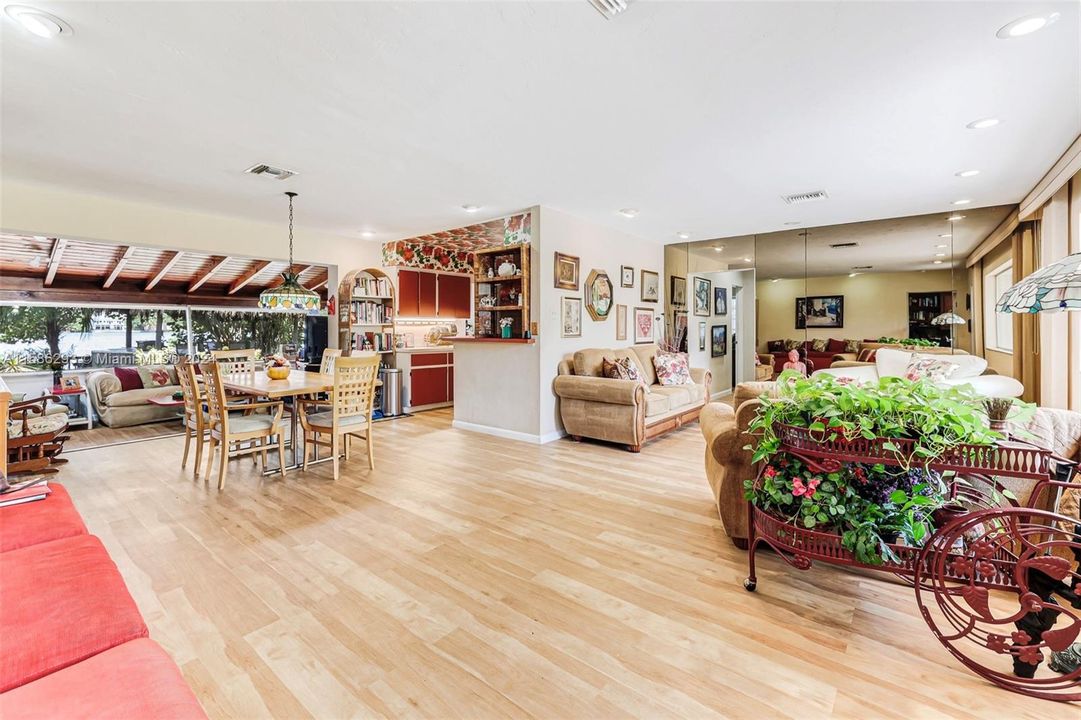 Recently Sold: $1,065,000 (3 beds, 2 baths, 2382 Square Feet)