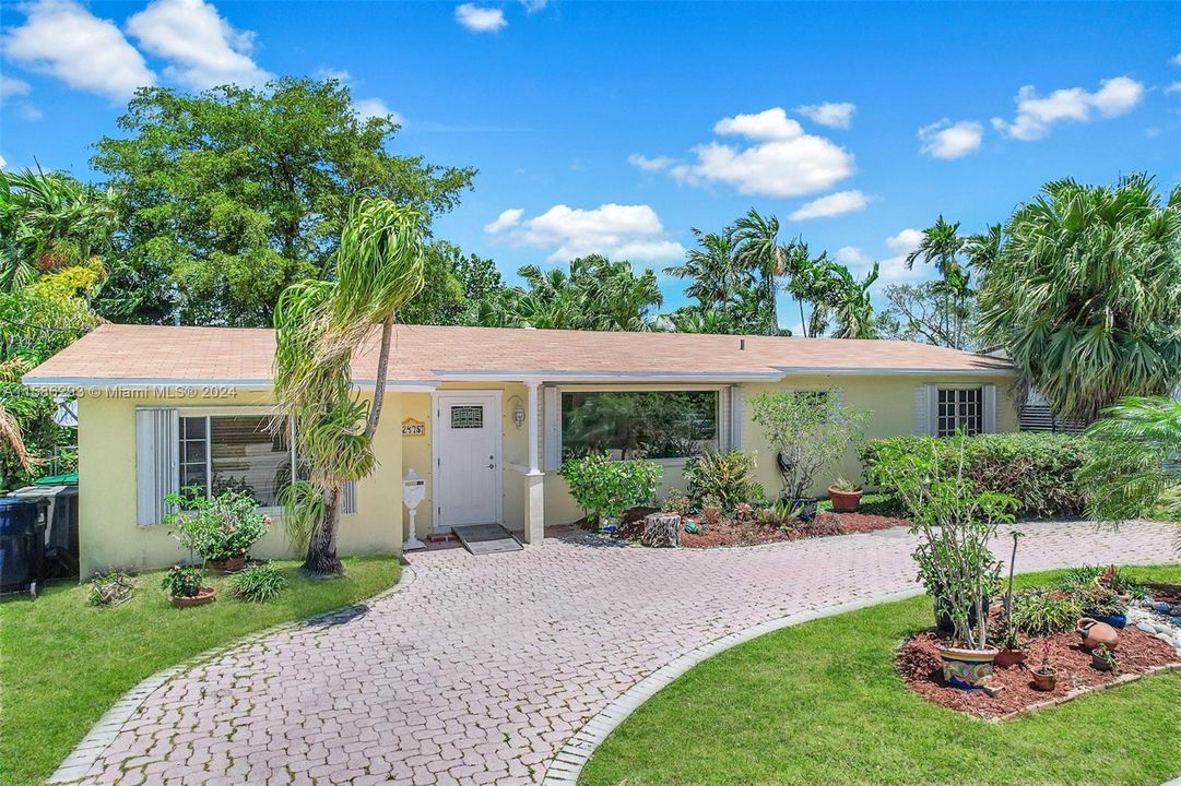 Recently Sold: $1,065,000 (3 beds, 2 baths, 2382 Square Feet)