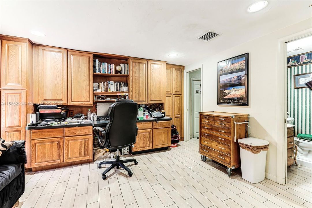 Recently Sold: $1,065,000 (3 beds, 2 baths, 2382 Square Feet)