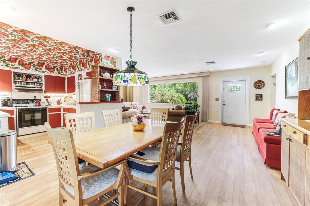 Recently Sold: $1,065,000 (3 beds, 2 baths, 2382 Square Feet)