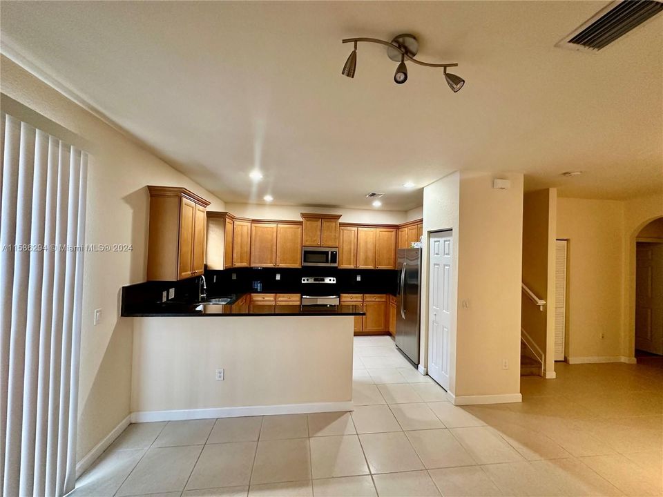 Recently Rented: $3,600 (4 beds, 2 baths, 1821 Square Feet)