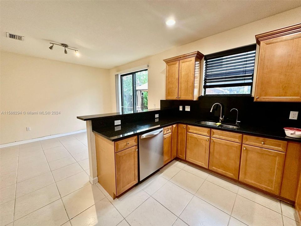 Recently Rented: $3,600 (4 beds, 2 baths, 1821 Square Feet)