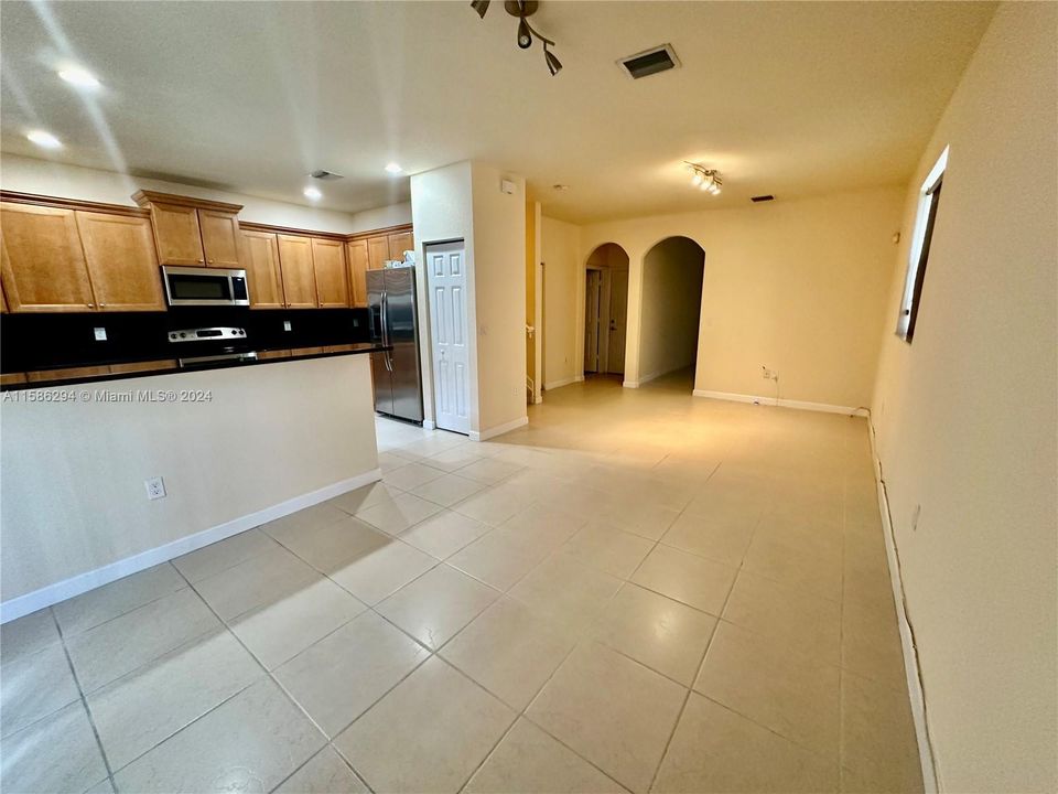 Recently Rented: $3,600 (4 beds, 2 baths, 1821 Square Feet)