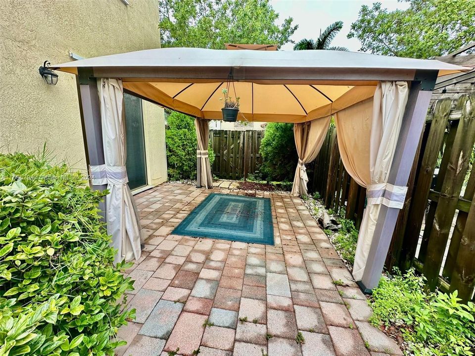 Recently Rented: $3,600 (4 beds, 2 baths, 1821 Square Feet)