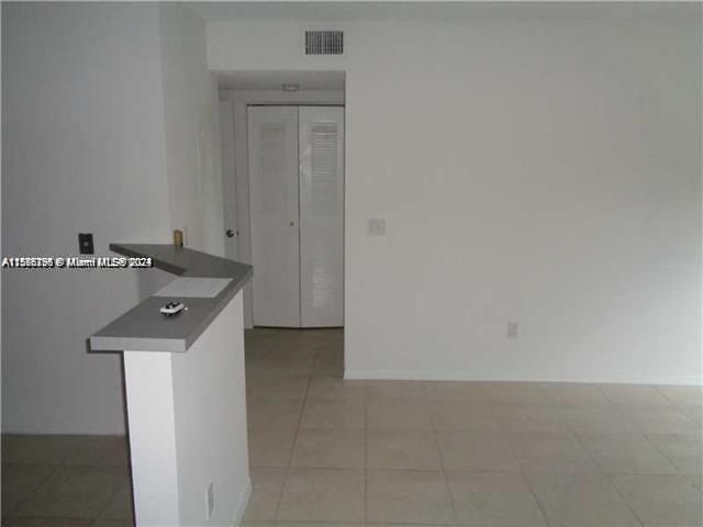 Active With Contract: $1,700 (1 beds, 1 baths, 659 Square Feet)