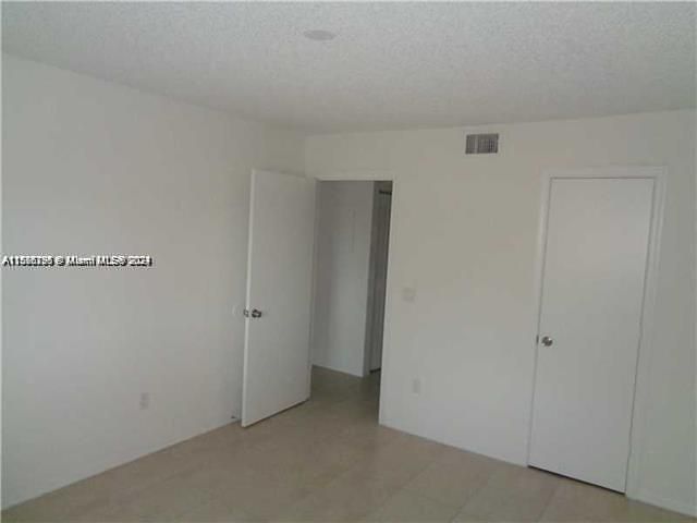 Active With Contract: $1,700 (1 beds, 1 baths, 659 Square Feet)