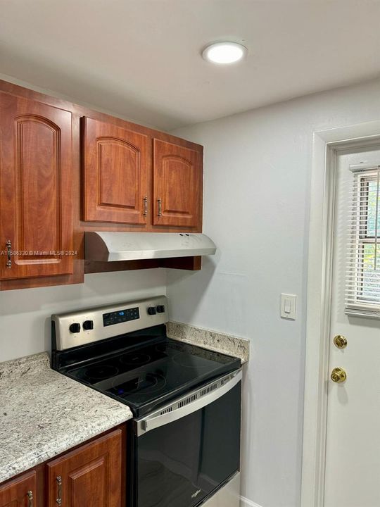 For Rent: $2,400 (2 beds, 1 baths, 820 Square Feet)