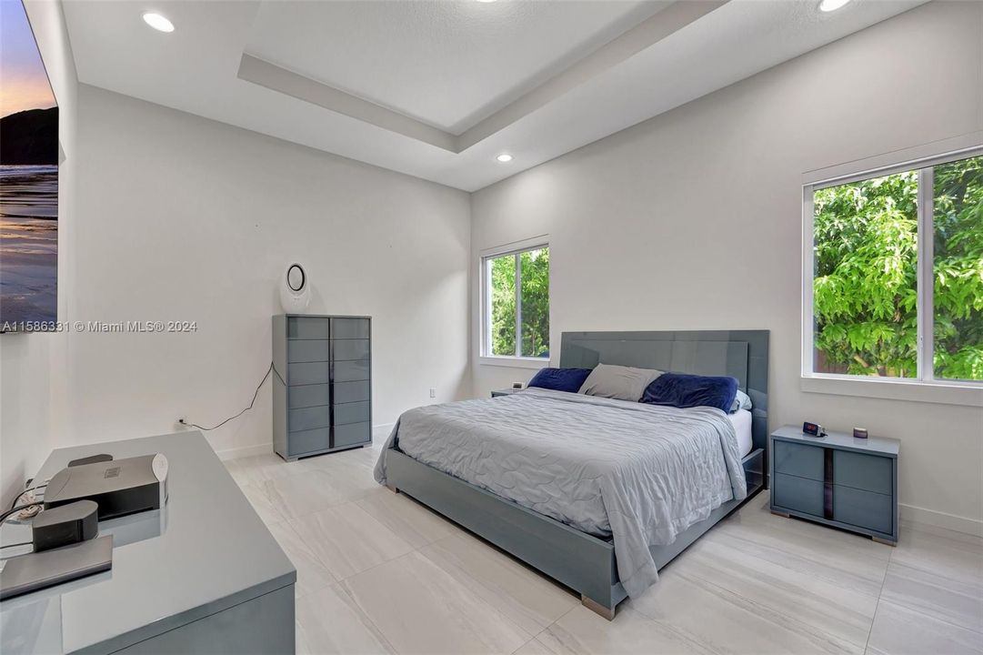 Active With Contract: $725,000 (3 beds, 3 baths, 1980 Square Feet)