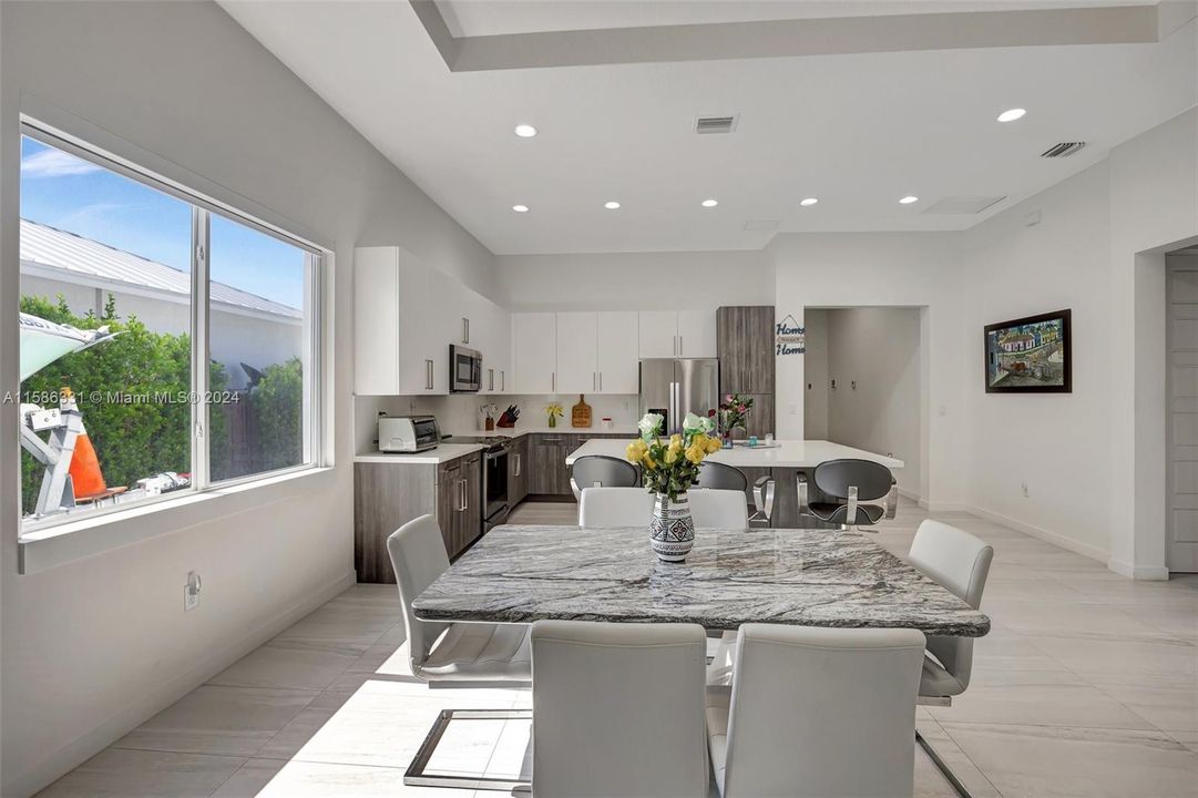 Active With Contract: $725,000 (3 beds, 3 baths, 1980 Square Feet)