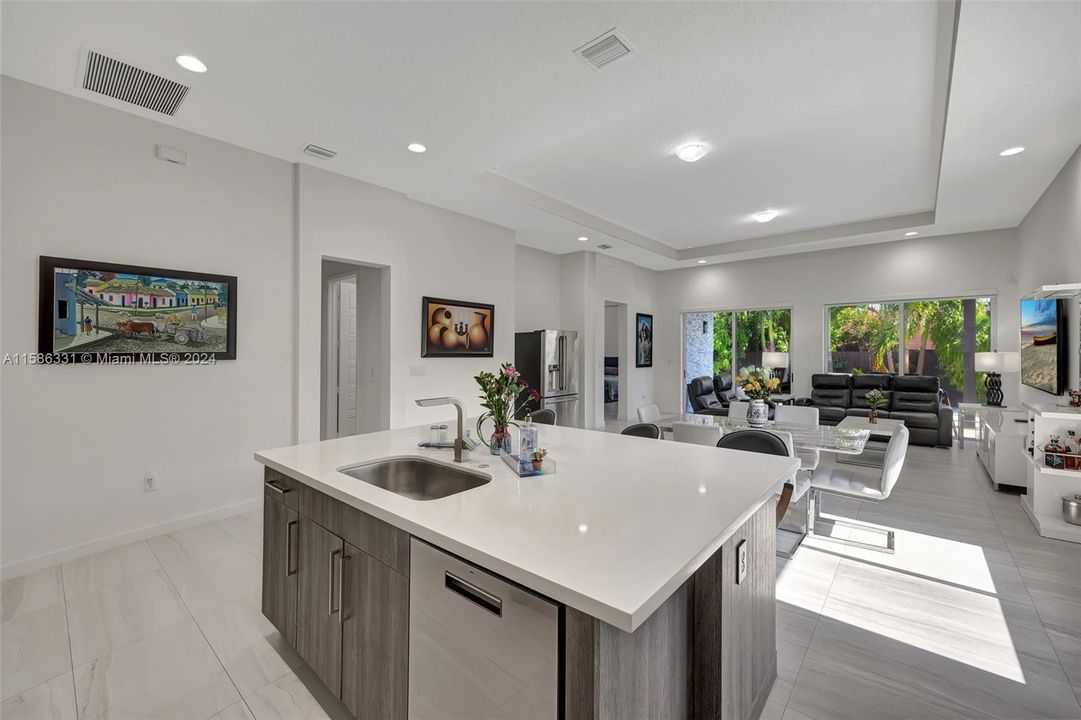 Active With Contract: $725,000 (3 beds, 3 baths, 1980 Square Feet)