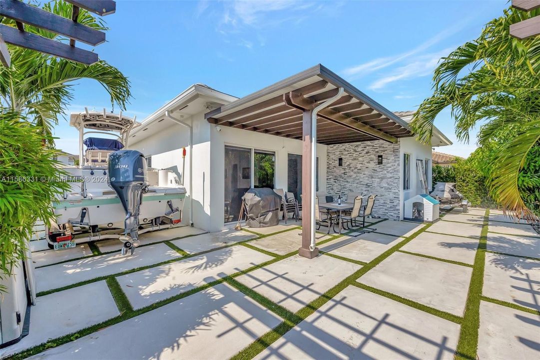 Active With Contract: $725,000 (3 beds, 3 baths, 1980 Square Feet)