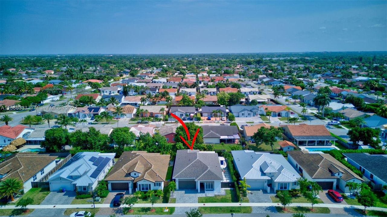 Active With Contract: $725,000 (3 beds, 3 baths, 1980 Square Feet)