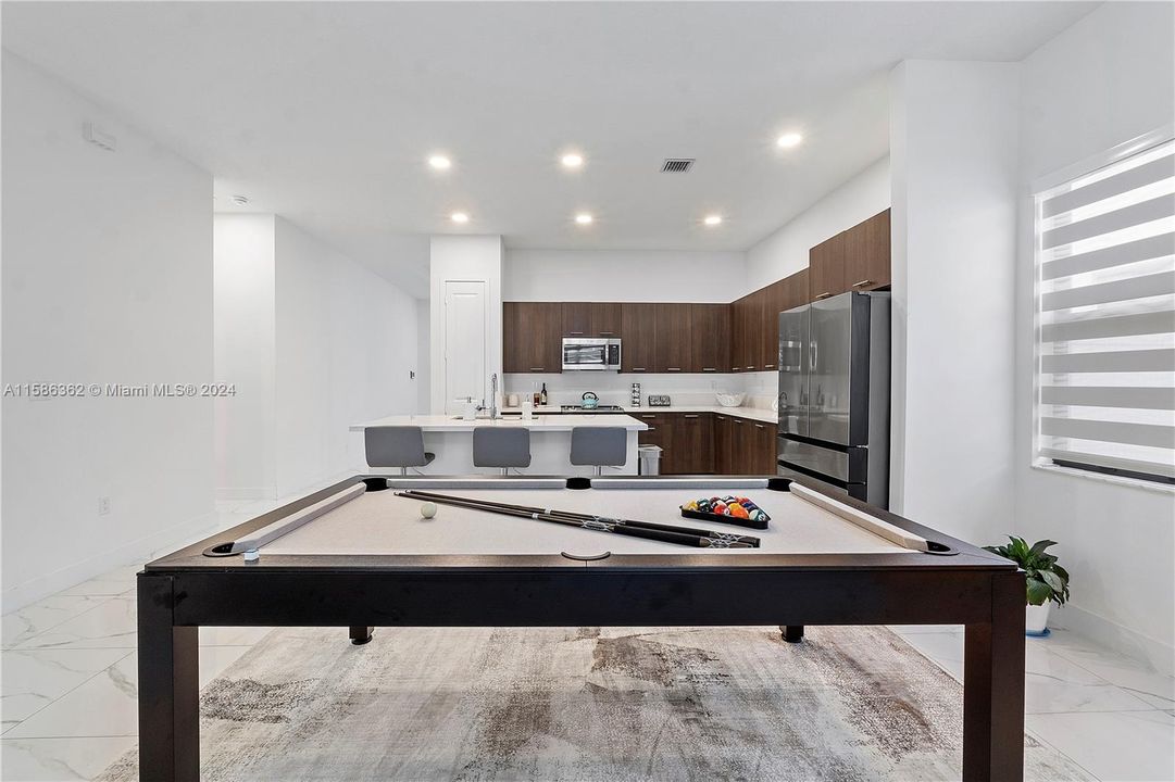 Active With Contract: $1,040,000 (3 beds, 2 baths, 2047 Square Feet)