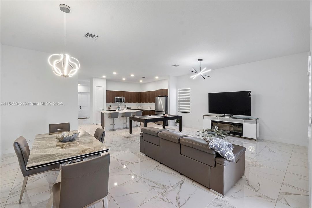 Active With Contract: $1,040,000 (3 beds, 2 baths, 2047 Square Feet)