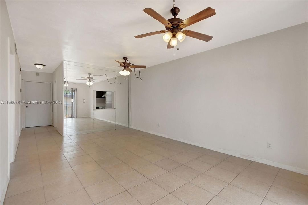 Active With Contract: $199,000 (1 beds, 1 baths, 671 Square Feet)