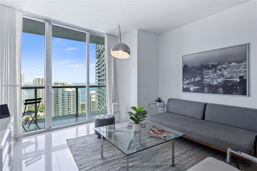 For Sale: $749,000 (1 beds, 1 baths, 876 Square Feet)