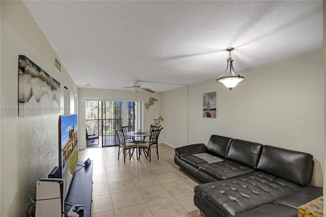 Active With Contract: $232,000 (2 beds, 2 baths, 820 Square Feet)