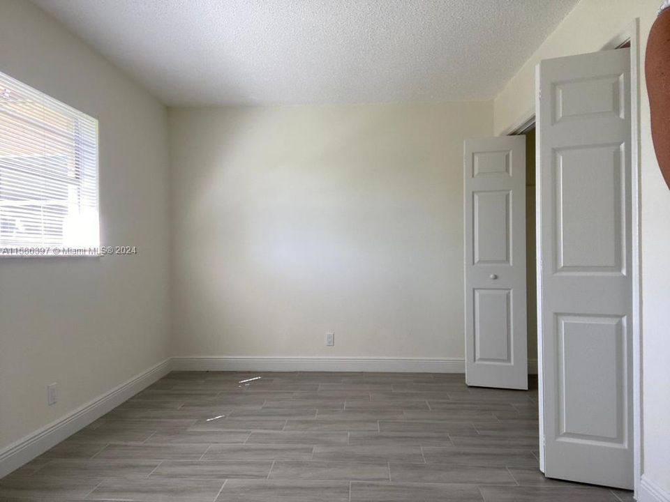 Active With Contract: $1,700 (2 beds, 1 baths, 709 Square Feet)