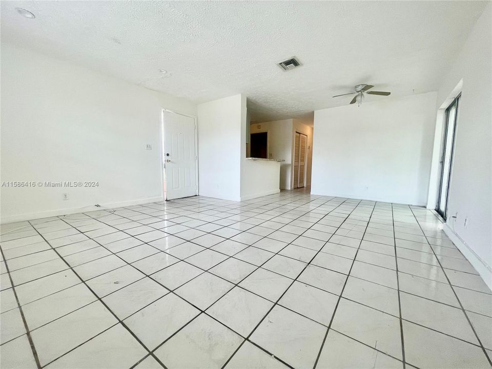 For Rent: $2,550 (3 beds, 1 baths, 1012 Square Feet)