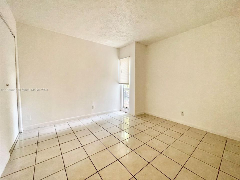 For Rent: $2,550 (3 beds, 1 baths, 1012 Square Feet)