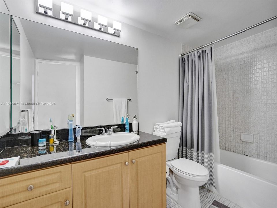 Active With Contract: $2,900 (2 beds, 2 baths, 1008 Square Feet)