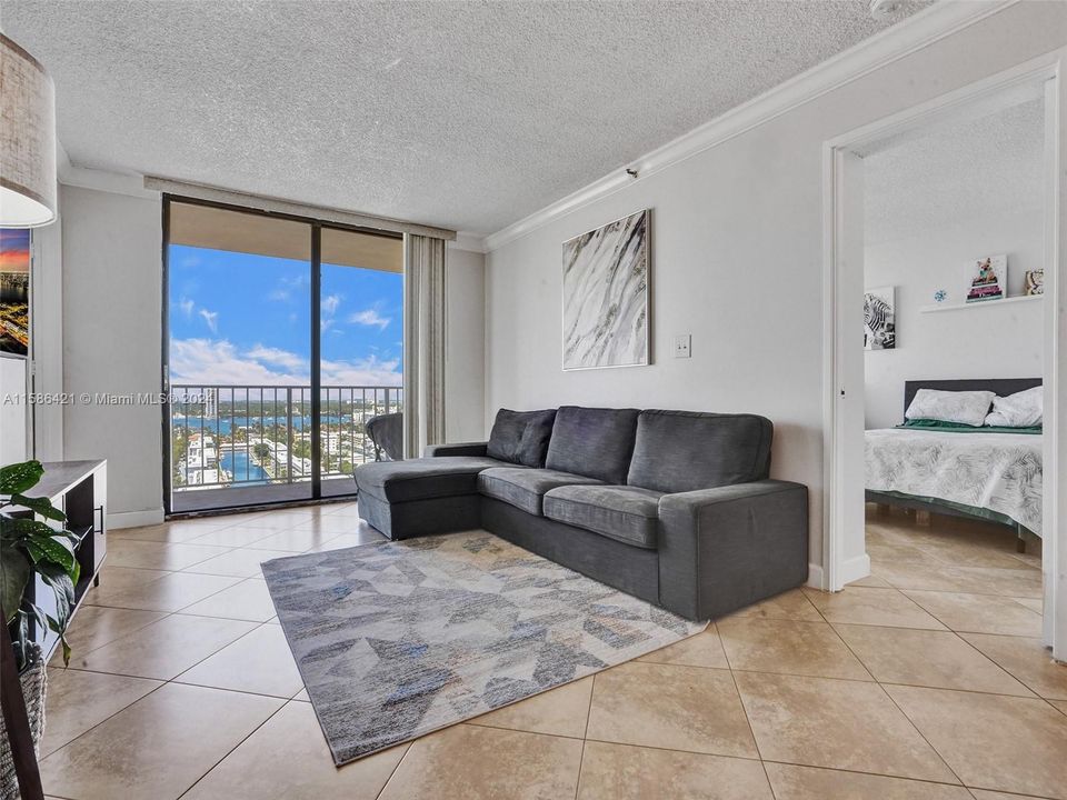 Active With Contract: $2,900 (2 beds, 2 baths, 1008 Square Feet)