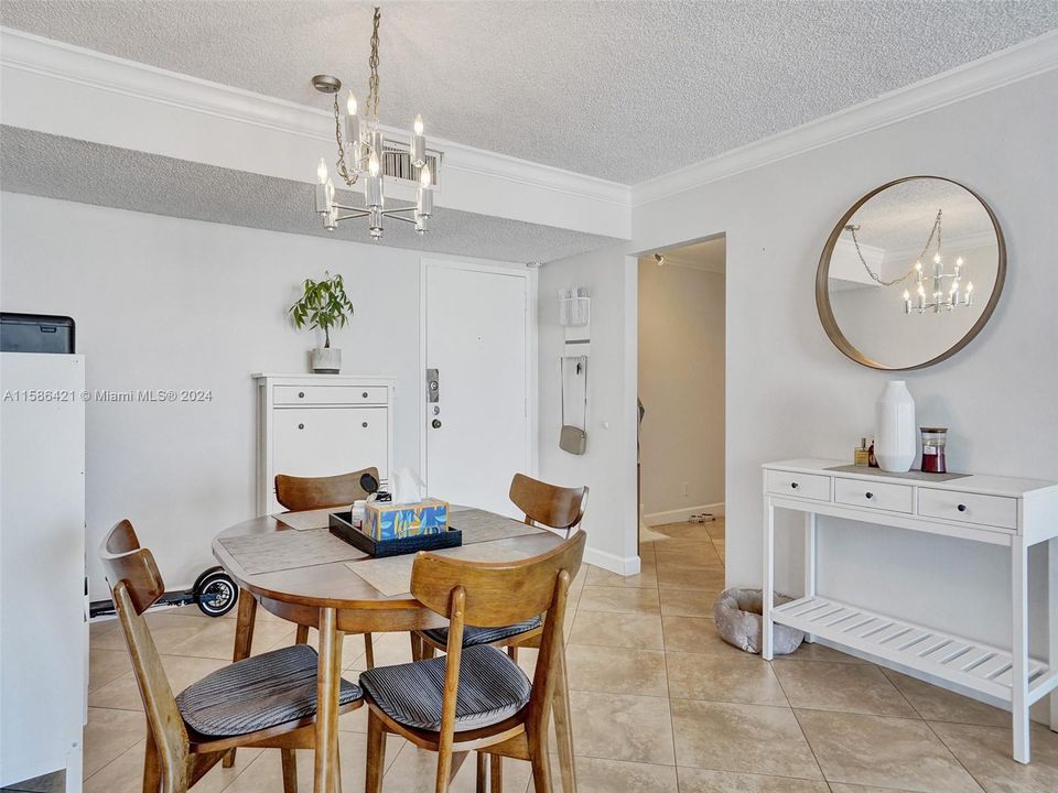 Active With Contract: $2,900 (2 beds, 2 baths, 1008 Square Feet)