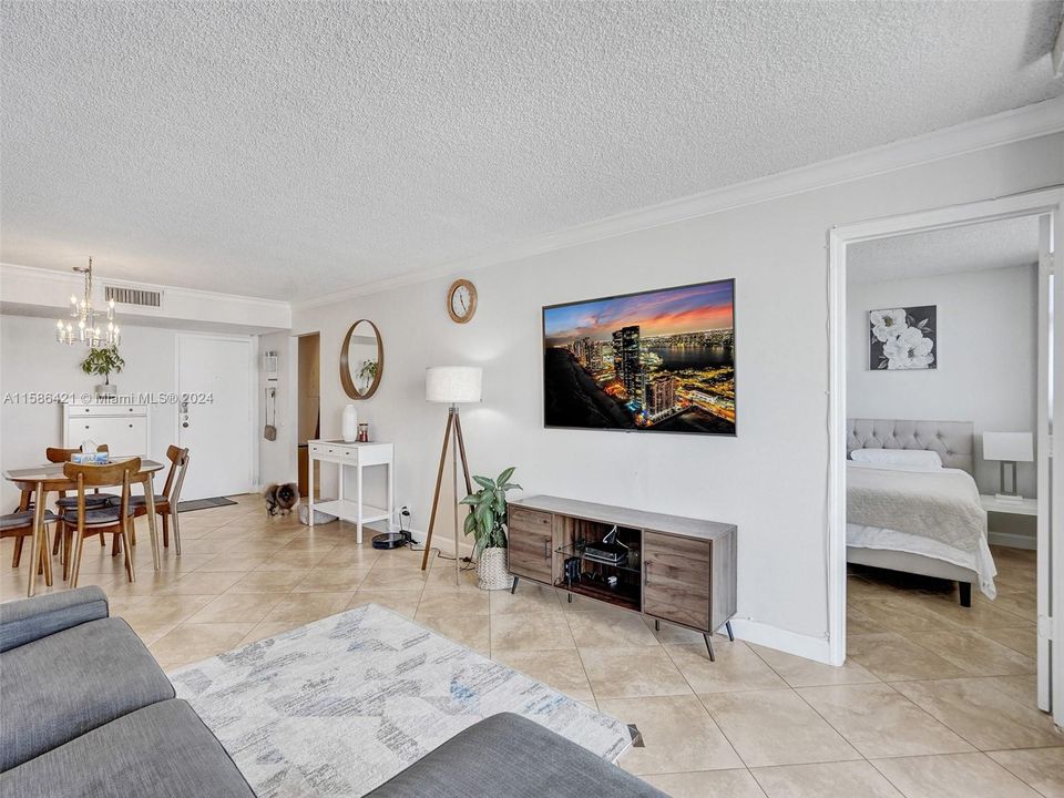 Active With Contract: $2,900 (2 beds, 2 baths, 1008 Square Feet)