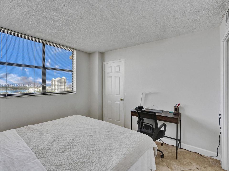 Active With Contract: $2,900 (2 beds, 2 baths, 1008 Square Feet)