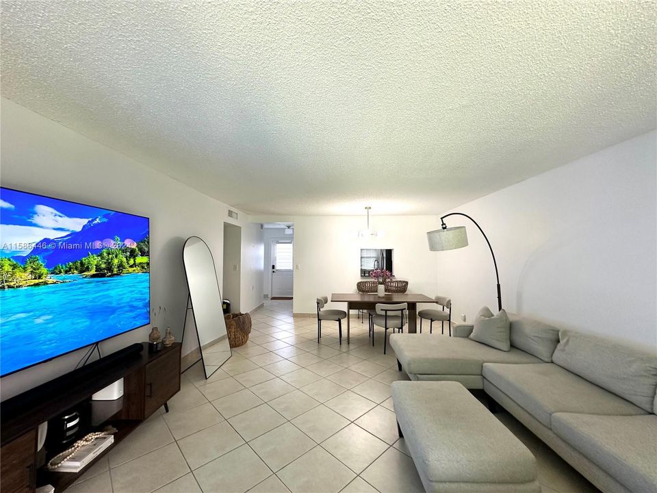 Recently Rented: $2,200 (2 beds, 2 baths, 1092 Square Feet)