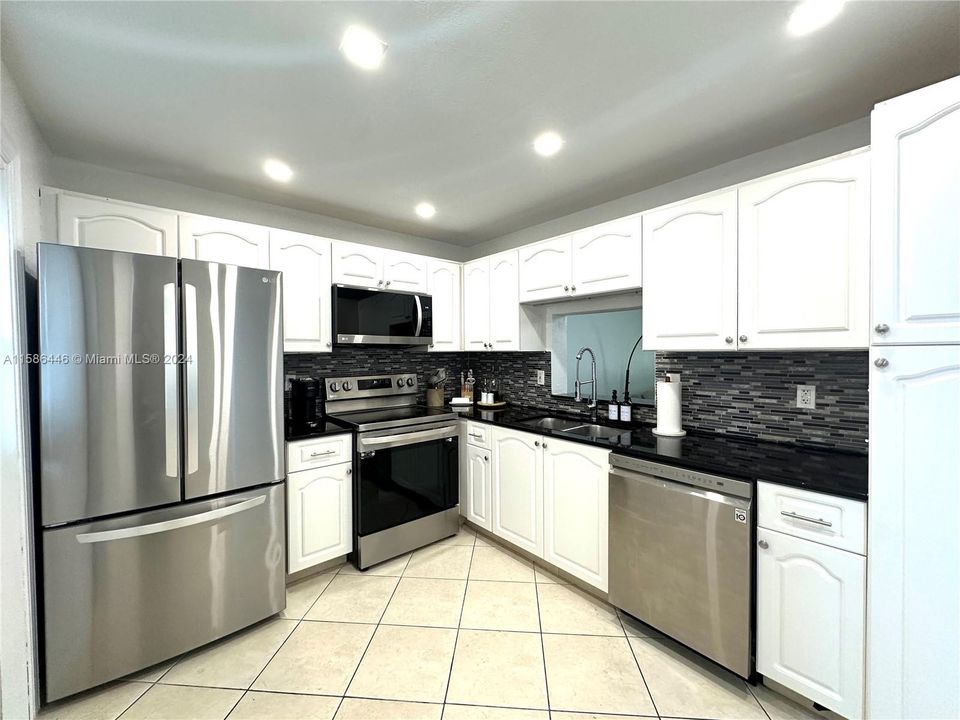 Recently Rented: $2,200 (2 beds, 2 baths, 1092 Square Feet)