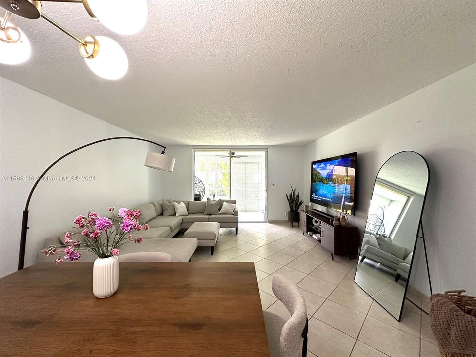 Recently Rented: $2,200 (2 beds, 2 baths, 1092 Square Feet)