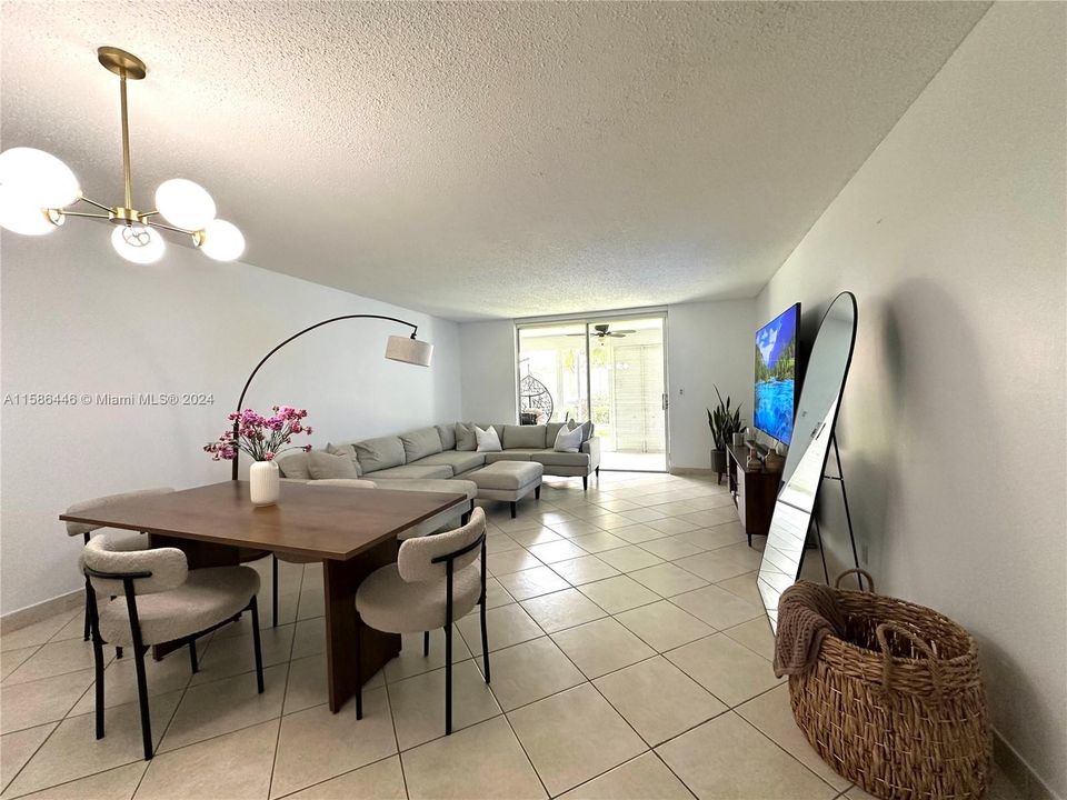 Recently Rented: $2,200 (2 beds, 2 baths, 1092 Square Feet)