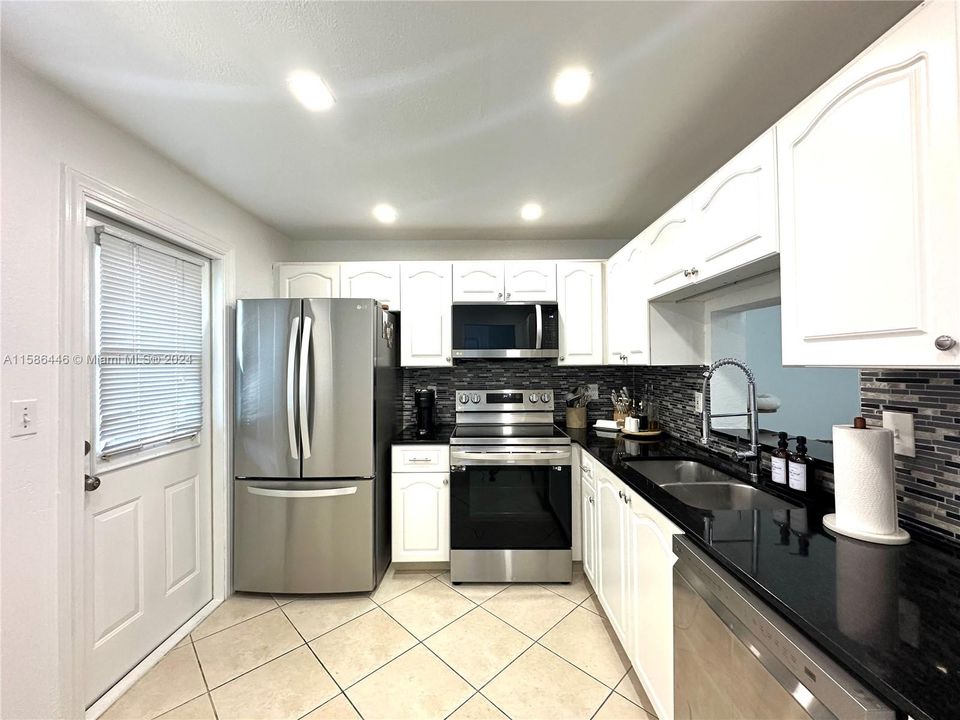 Recently Rented: $2,200 (2 beds, 2 baths, 1092 Square Feet)